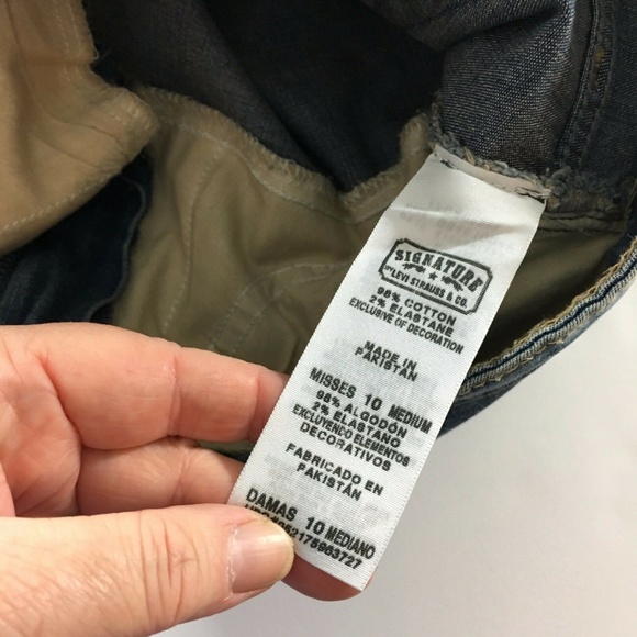 Levis Straus Women's Signature Jeans 10 Medium Stretch Denim Boot Cut At Waist - Picture 4 of 8